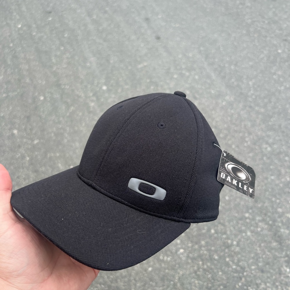 Oakley hat